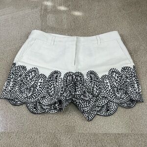 MICHAEL KORS WHITE LINEN SHORTS WITH BLACK EMBROIDERED SCALLOPED HEM WOMENS SZ 4